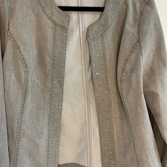CHICOS Women’s Gray Jacket Size 2 - Picture 2 of 8